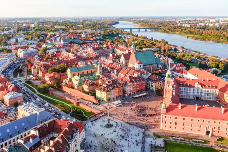 Podróże solo po Polsce – jak odkrywać kraj w pojedynkę i naprawdę się zrelaksować?