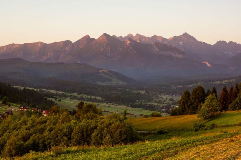 Slow travel w Polsce – jak podróżować wolniej i bardziej świadomie?