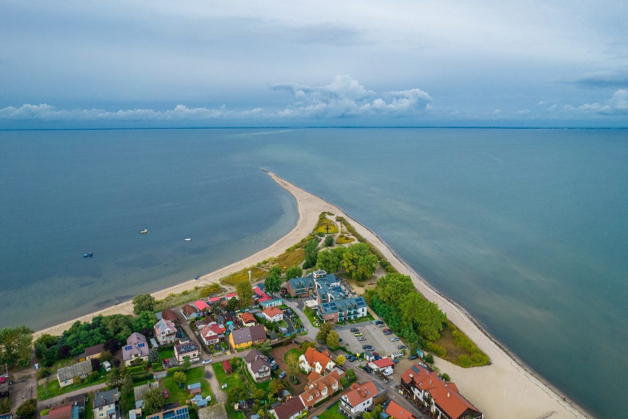 Wakacje nad polskim morzem: 7 mniej oczywistych miejsc, gdzie naprawdę odpoczniesz